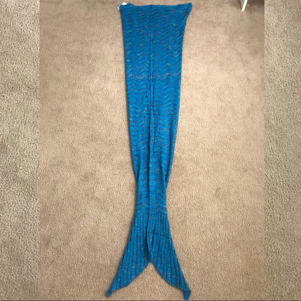NWT Laughcat Blue Mermaid Tale Blanket
